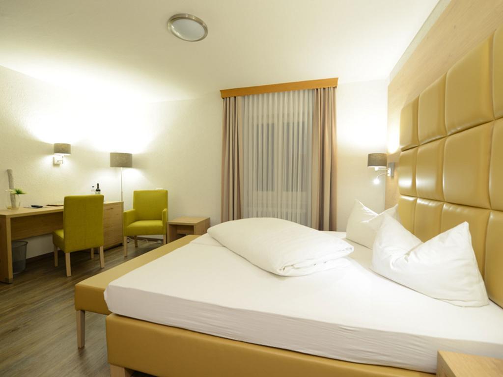 Land-Gut Hotel Zum Loewen Garni Marktheidenfeld Bilik gambar