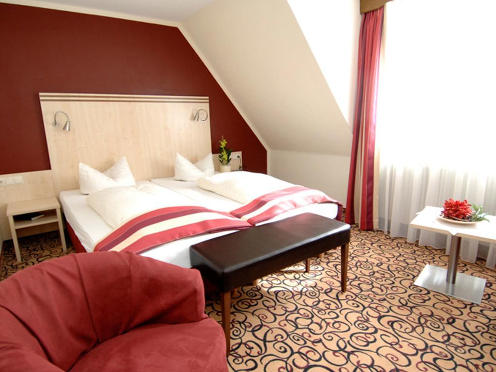 Land-Gut Hotel Zum Loewen Garni Marktheidenfeld Bilik gambar