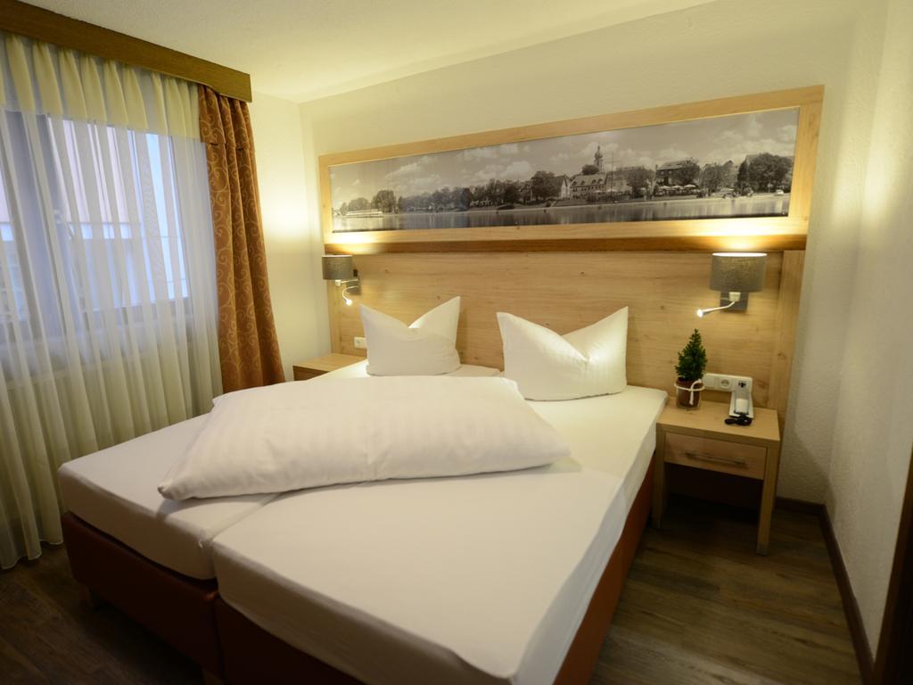 Land-Gut Hotel Zum Loewen Garni Marktheidenfeld Bilik gambar