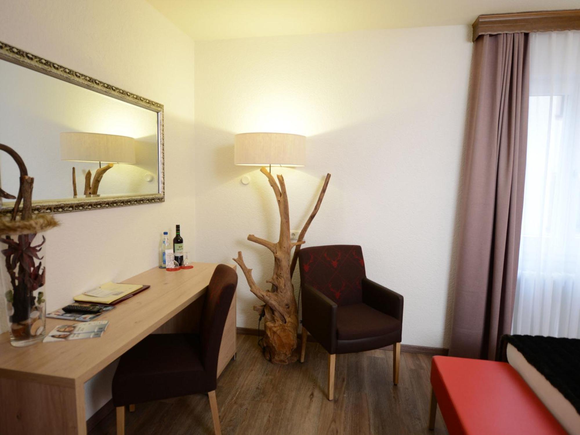Land-Gut Hotel Zum Loewen Garni Marktheidenfeld Bilik gambar